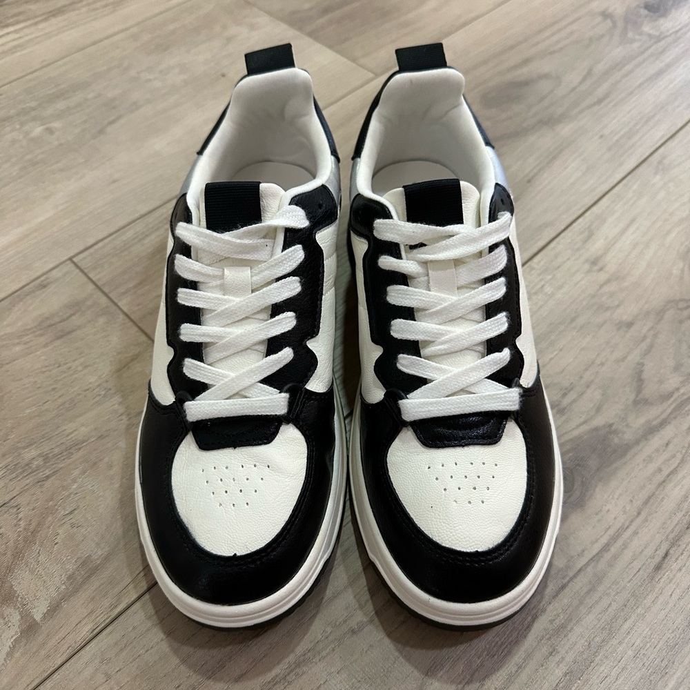 Black and White Women’s Sneakers